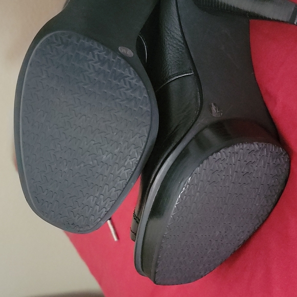 Michael kors Booties. FIRM PRICE - Picture 6 of 9